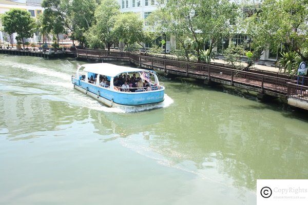 Enjoy River Cruise at Melaka River