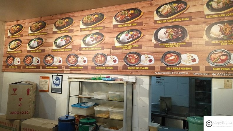 Enjoy local cheap food at Makota Parade Shopping Mall