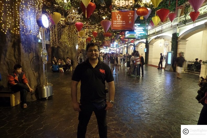 Ozasiatraveller in the Lobby of First World Hotel