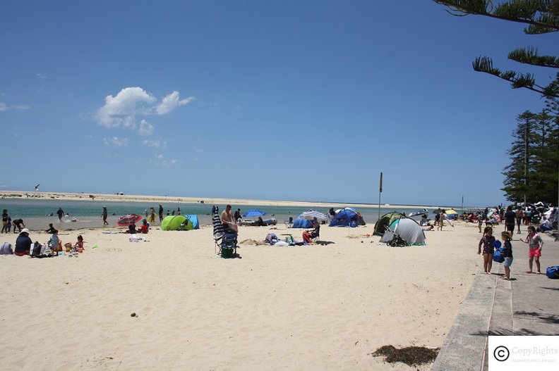 A clear sunny day at the Entrance Waterfront in December 2021